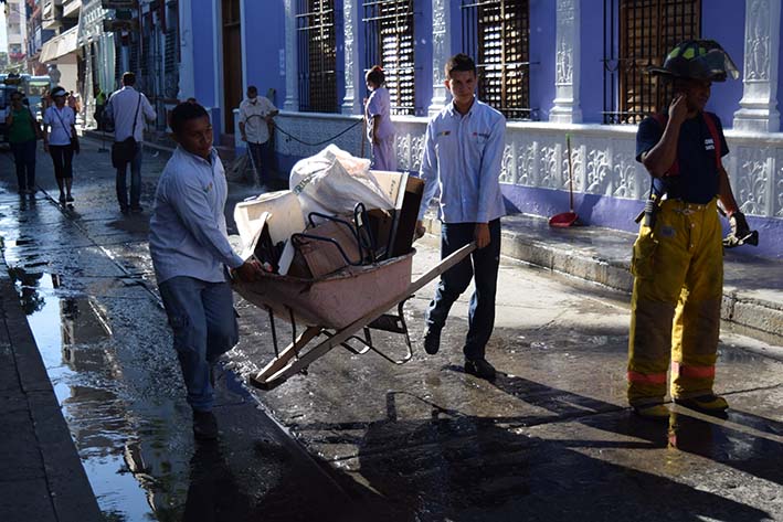 Santa Marta Vital organizó la jornada de limpieza, “vecinos de la calle 18”, la cual contó con la participación de la comunidad y diferentes autoridades y empresas de la ciudad.