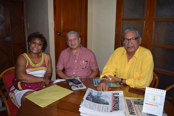 Carlina Sánchez, Paul Correa Silva y Vilbrun Tovar, en las instalaciones de la casa editorial EL INFORMADOR.                                                                                         FOTO: Edgar Fuentes