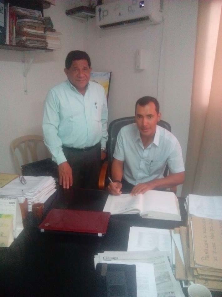 Jorge Eliécer Vega Barrios, junto al secretario de Gobierno, Dámaso Anaya Barrios.