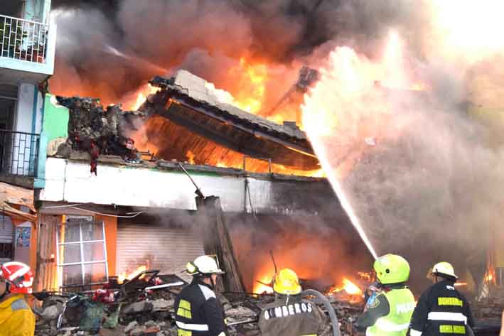 Bomberos del Atlántico y de municipios del Magdalena  ayudaron a controlar el incendio en el Mercado Público, afortunadamente la emergencia no dejó pérdidas humanas. 