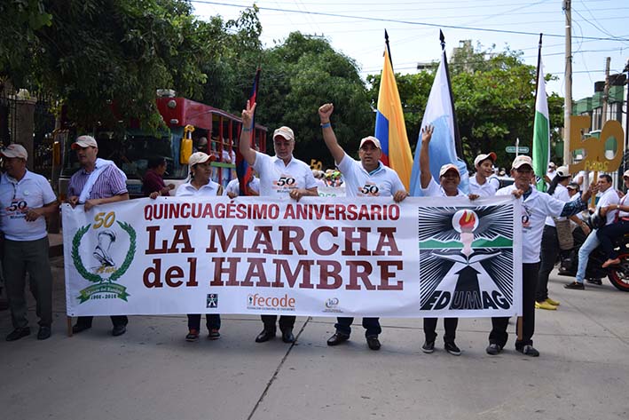 Maestros conmemoraron Marcha del Hambre por las principales calles de la ciudad, saliendo desde la sede de Edumag, recorriendo la Avenida del Libertador, hasta llegar a la Plaza Bolívar.