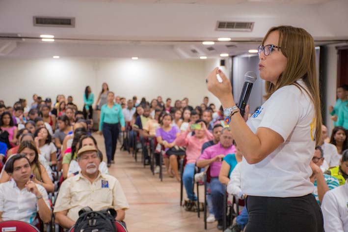  Al conversatorio asistieron funcionarios de la Gobernación del Magdalena y el Distrito de Santa Marta; docentes y estudiantes de las instituciones educativas de la ciudad, al igual que educandos de la alma mater. 