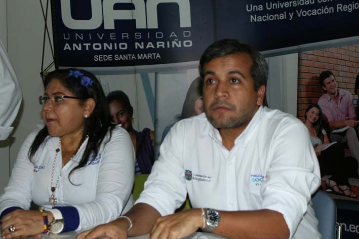 El secretario de Educaciòn Eduardo Arteta Coronell y Nelly Barros Cerchar, de calidad educativa.