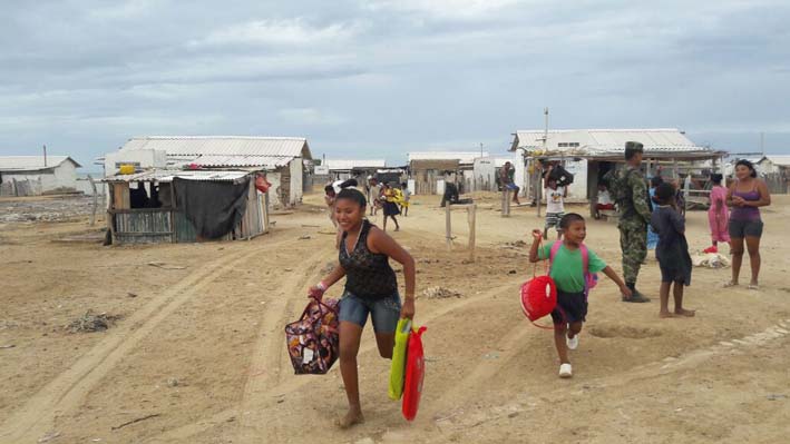 En Manaure, los pobladores tuvieron que ser evacuados ante la marejada que se formó con el paso del huracán en el norte de La Guajira.