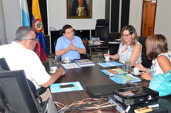 El alcalde rafael Martínez recibió en su despacho a la directora del área de Reducción del Consumo de Drogas, María Mercedes Dueñas, de la Oficina de las Naciones Unidas contra la Droga y el Delito, Unodc