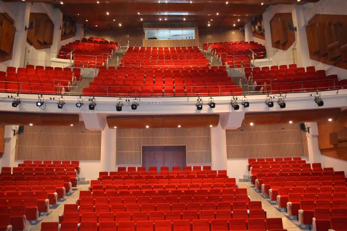 El teatro  cumple  5 meses de estar en funcionamiento, teatro que posiciona a Santa Marta como una de las pocas ciudades del país  que cuenta con un escenario de esta categoría.