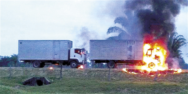 Las autoridades señalan a la columna Marta Helena Barón como responsable de la muerte de dos conductores y de incinerar dos camiones en la vereda Caranal, vía entre Fortul y Tame.