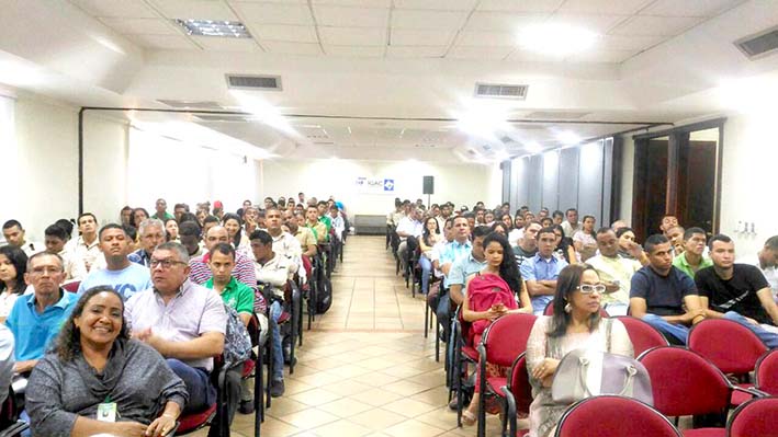 Los asistentes a este pronunciamiento, que se realizó en el auditorio de la institución San Juan del Córdoba, apoyaron la decisión del mandatario.
