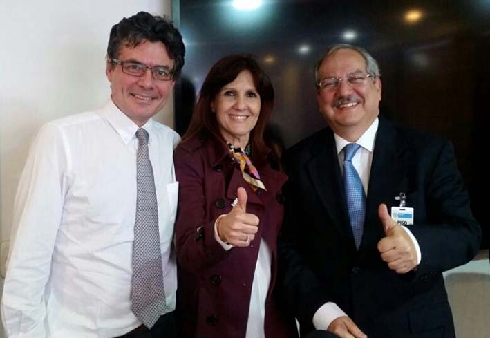 El ministro de Salud, Alejandro Gaviria, la gobernadora Rosa Cotes y el presidente de la Fundación de la Cardiovascular Víctor Castillo.