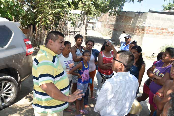El burgomaestre de Puebloviejo, Wilfrido Ayala Moreno, socializó con la comunidad la iniciativa.