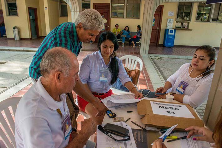 El consejo Electoral de la Universidad del Magdalena exaltó como el hecho más positivo de la jornada, la gran asistencia de egresados.