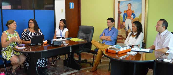 Aspecto de la reunión, entre funcionarios de la Universidad de La Guajira y la Gobernación.