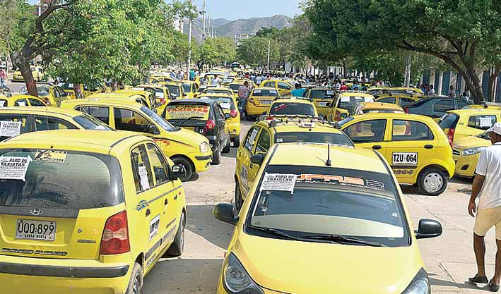 Por lo menos serán 800 taxis que no prestaran el servicio al público en apoyo al paro nacional.