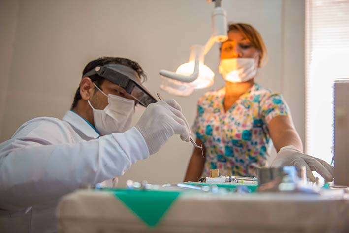 Implantes dentales beneficiaran a más de 200 personas en la ciudad de Santa Marta, el objetivo es devolverles la naturalidad de la sonrisa