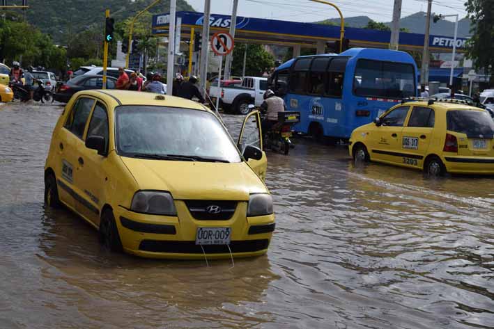 : Las calles y avenidas quedaron inundadas tras las precipitaciones.