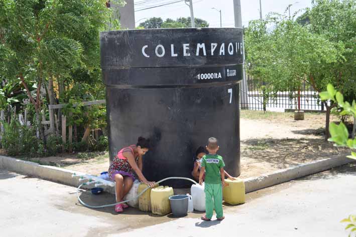 Nuevamente las familias deben abastecerse de agua desde tanques comunitarios, medida que sigue siendo insuficiente.  