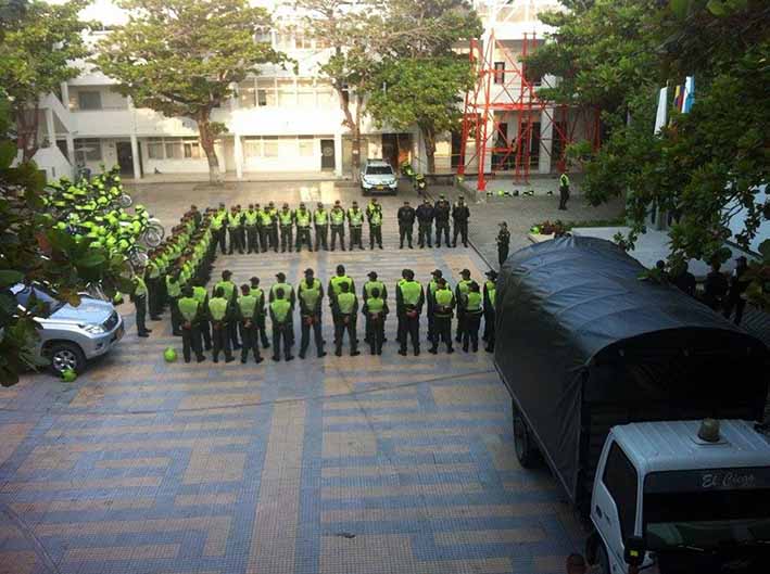 Con más de 300 uniformados se llevó la prestación de vigilancia por parte de la Policia Nacional.