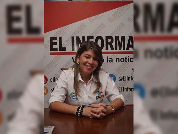 Virna Jhonson, gerente del Sistema Estrategico de Transporte, en el FacebookLive de EL INFORMADOR.