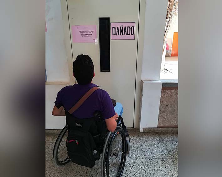 El Palacio de Justicia, no cuenta con las vías necesarias para la libre circulación de personas con discapacidad.