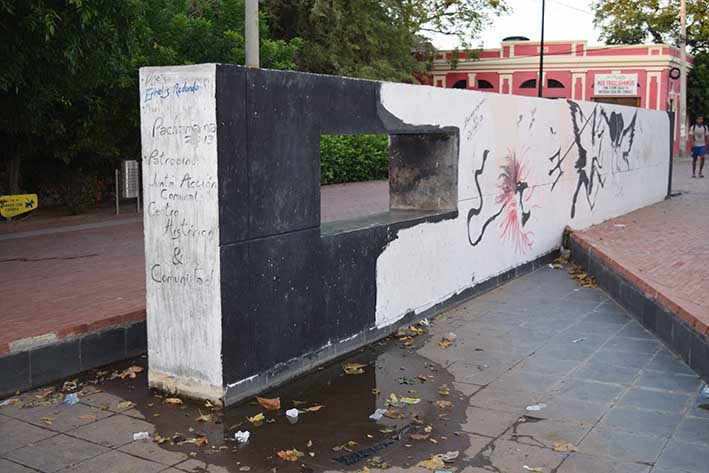 Una fuente sin funcionar en el parque San Miguel, cuya intervención culminó en 2009, en el marco del Plan Centro del Ministerio de Cultura. 