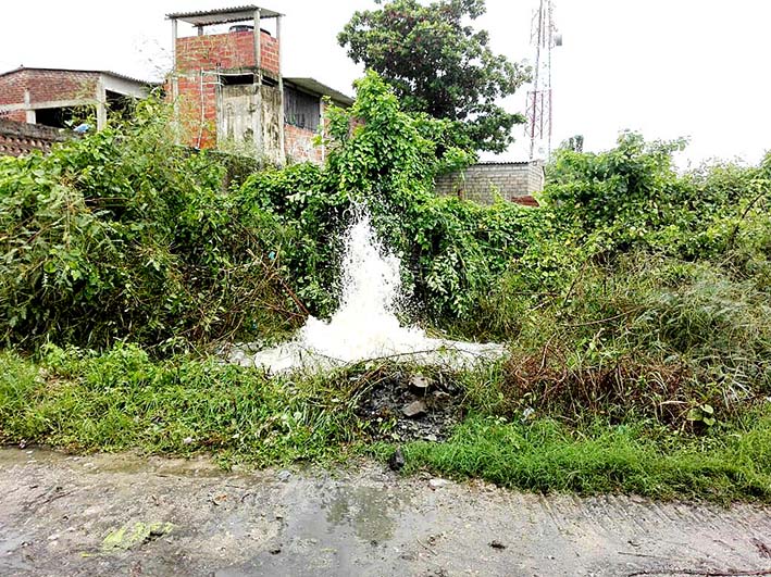 Una retroexcavadora fue la causante del daño, dejando sin servicio de gas a varios barrios del municipio de ciénaga y causando la ruptura de la tubería de agua.  
