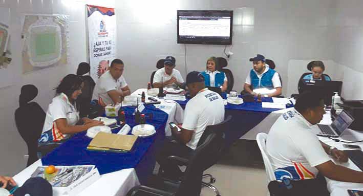 Desde la sala situacional establecida en la Secretaría de Salud Distrital, se coordinan acciones operativas durante las justas Bolivarianas.
