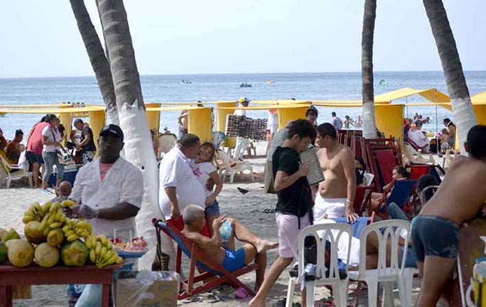 Comunidad pide recuperar el espacio público en playas de El Rodadero. 