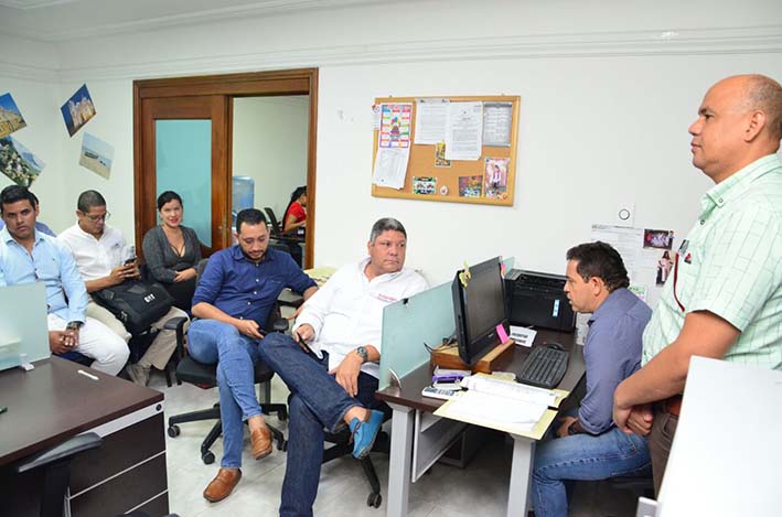 El alcalde Rafael Alejandro Martínez se reunió con el equipo del PAE Distrital y el nuevo operador del mismo para finiquitar la adjudicación del contrato de operación para el año 2018. 