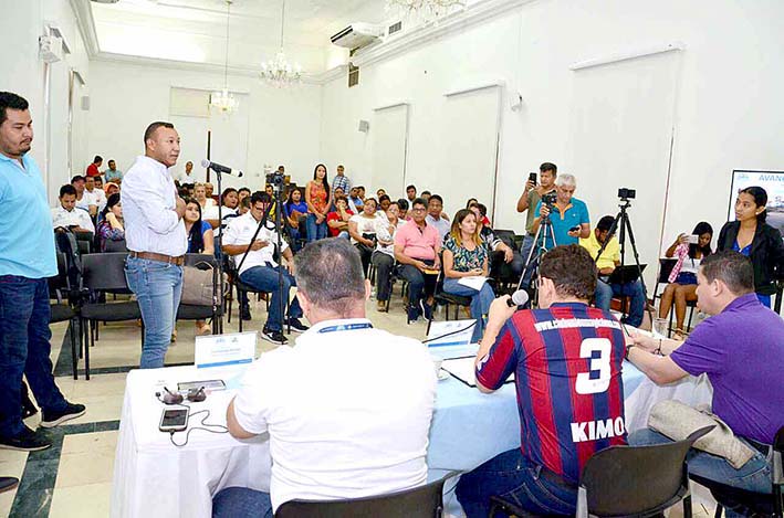 El alcalde Rafael Martínez informó sobre los detalles de los proyectos en el marco de una audiencia pública.  Foto de archivo.