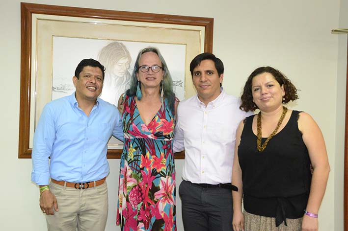 Sandra Vilardy Quiroga (derecha) junto al rector de Unimagdalena Pablo Vera Salazar y Brigitte Baptiste, directora del Instituto Alexander von Humboldt-