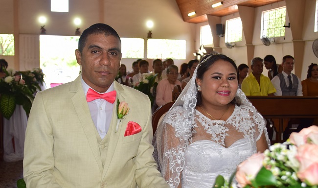 Los nuevos esposos; Dwight Ariza Montes y Marcela Patricia Rodríguez Polo.