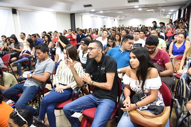Con una concurrida asistencia de miembros de la comunidad educativa, la Universidad del Magdalena, a través de la Facultad de Ciencias de la Educación, realizó el conversatorio 'Memes y Universidad'.