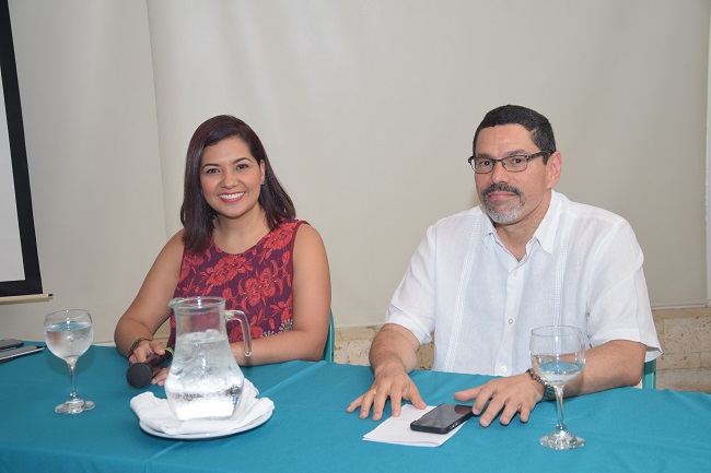 Carmenza Mantilla, directora comercial para Latinoamerica de Karisma Hotels & Resort,  y Héctor Mario Díaz, director de Irotama Resort.