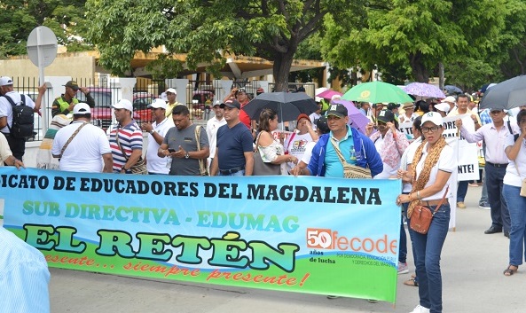 Docentes del Magdalena se movilizan nuevamente este jueves en contra de la Ley de Financiamiento.