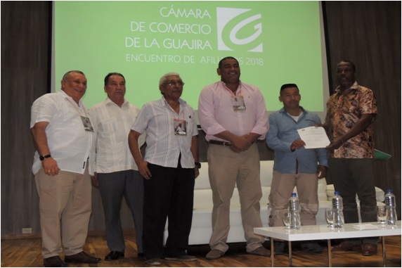 En la firma también estuvieron presentes, Álvaro Romero Guerrero, Director de Cámara de Comercio Guajira, Gabriel Murray, Director del Sector de Agricultura, Medio Ambiente y Naturaleza de Curazao.