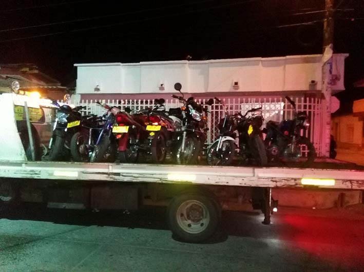 La policia inmoviliza motos por infringir la ley