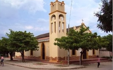 Iglesia de la plaza del municipio de Distracción.