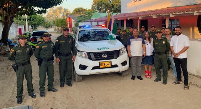 En un acto cumplido en la estación de Policía del municipio de Salamina, la administración del mismo , la semana pasada hizo entrega de un coche patrulla a la institución armada.