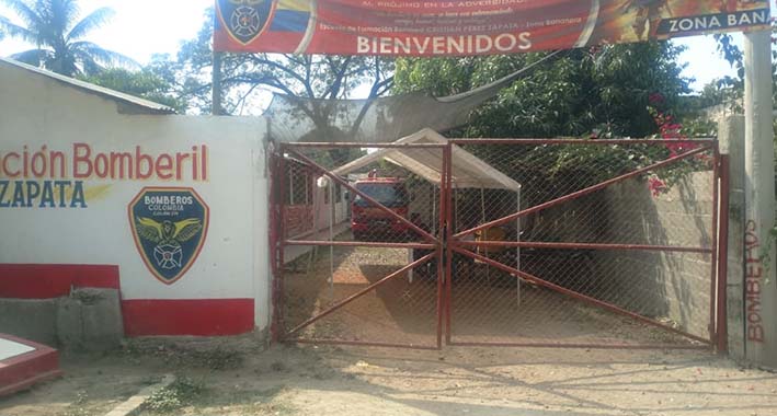 Cerrada amaneció ayer la sede del Cuerpo de Bomberos de Zona Bananera por el cese de operaciones.