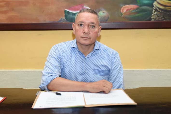 Luis Alberto Fernández Quinto, Secretario de Salud y Desarrollo municipal.