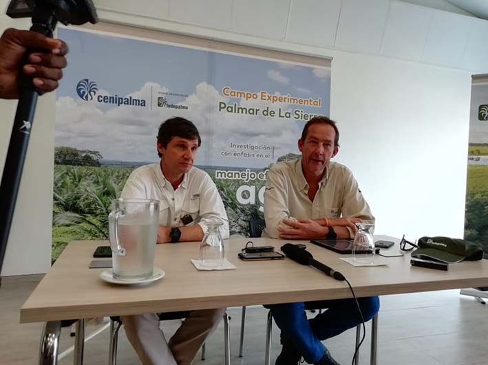 Director general de Cenipalma, Alexandre Cooman y el Gerente General de la Extractora El Roble, Jaime Vives.
