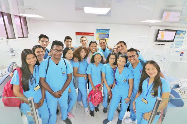 La Universidad del Magdalena hizo entrega de la adecuación y dotación de su Clínica Odontológica, escenario en el que anualmente alrededor de 500 estudiantes del Programa de Odontología de la Alma Mater.