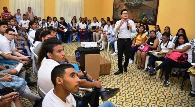 Los estudiantes participaron del primer encuentro de candidatos a personería estudiantil.