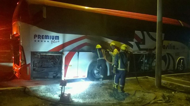 El recalentamiento de las bandas del bus habrían causado el incendio.