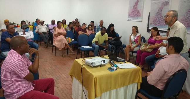 24 docentes de seis instituciones educativas de la cuenca piloto del río Camarones.