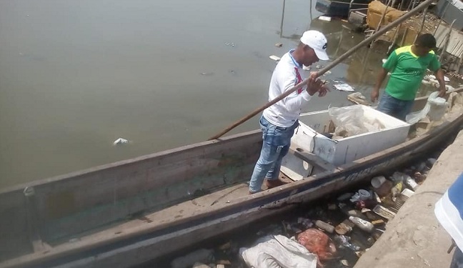 Los pescadores se han visto afectados por la contaminación de la cienaga grande en el sector de Puerto Nuevo.