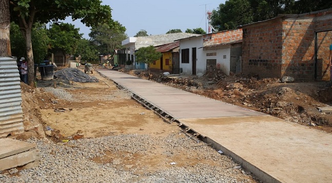 El municipio de El Banco avanza en la construcción de 1.2 kilómetros de pavimento en el área urbana de esta localidad del Sur del Magdalena.