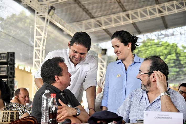 Sergio Díaz Granados estuvo presente en Aracataca. Aquí junto a la ministra de las TIC Sylvia Cristina Constaín y los senadores Honorio Henríquez Pinedo y Eduardo Pulgar.