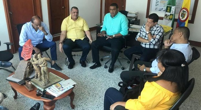 El Gobernador, diputados y funcionarios de la Universidad de La Guajira se reunieron en el despacho del Gobierno Departamental.