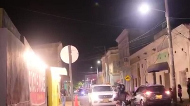 Varios barrios del municipio han pasado de las luces amarillas a las luces LED.